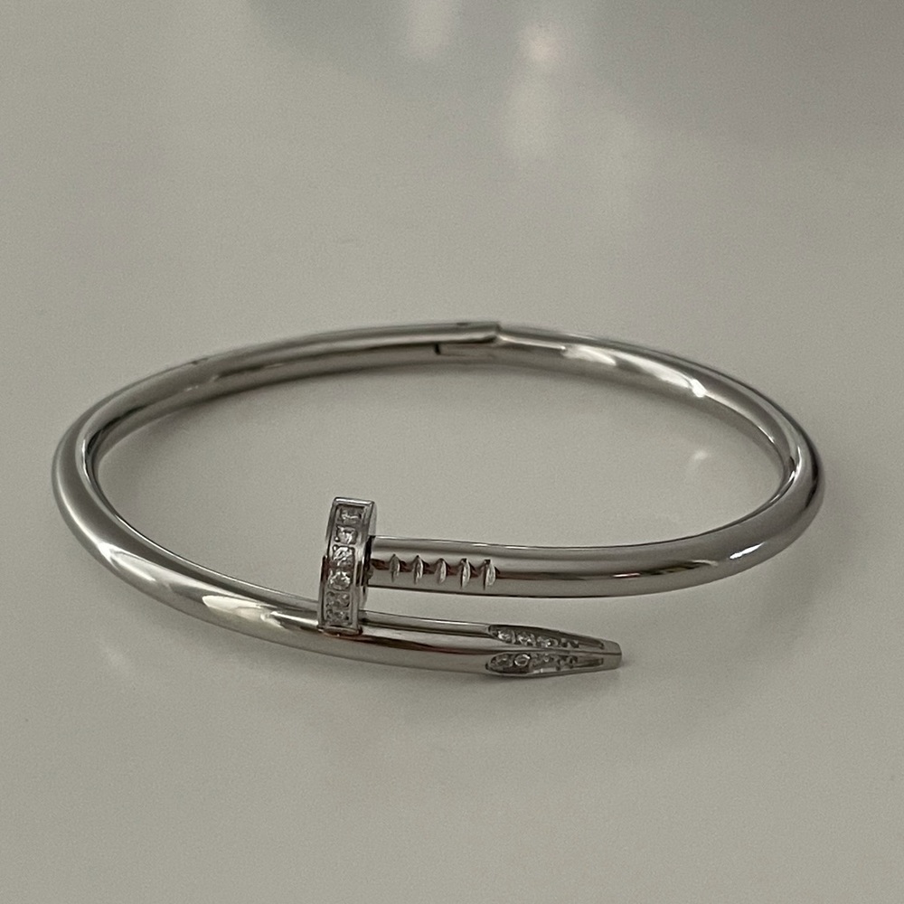 Nail bracelet with stones 16cm